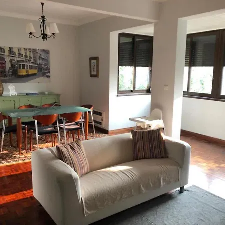 Estoril Beach Apartment *